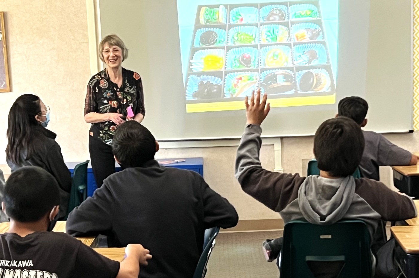 San Jose Museum of Art volunteers help art come alive for students