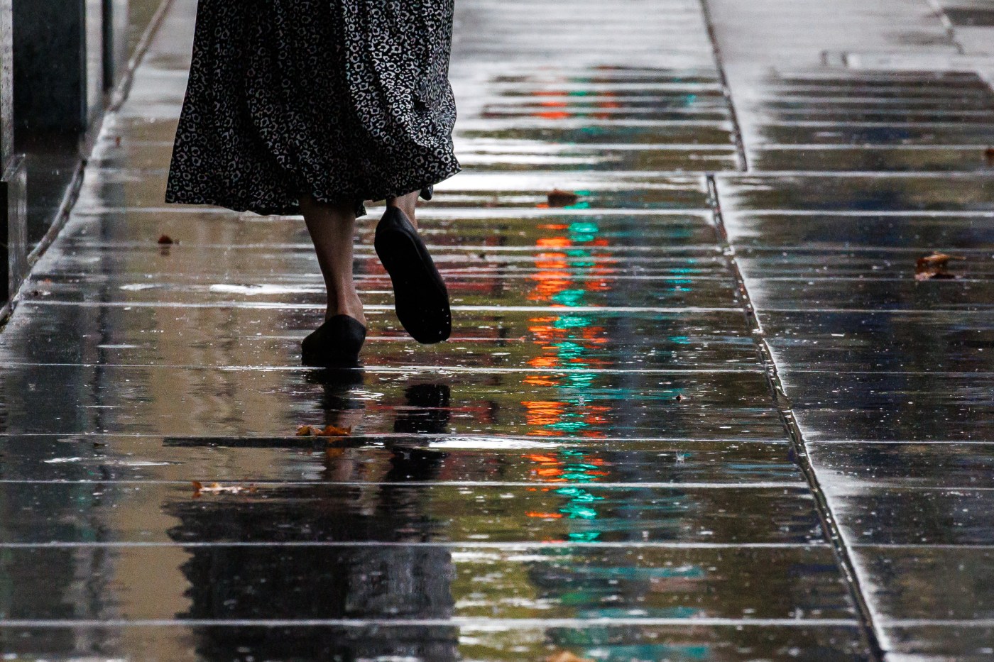 Powerful winds precede arrival of rain in Bay Area