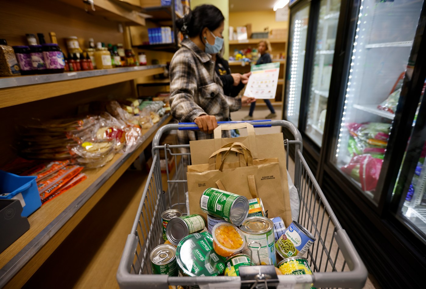 ‘I’m gonna starve’: Lines at Bay Area food pantries double as SNAP payments freeze, remain uncertain